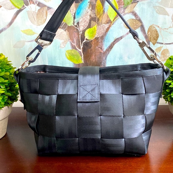 HARVEYS⭐️The Original Seatbeltbag⭐️CLASSIC🖤BLACK🖤CARRIAGE RING HOBO BAG🌟EUC🌟 - Picture 5 of 17